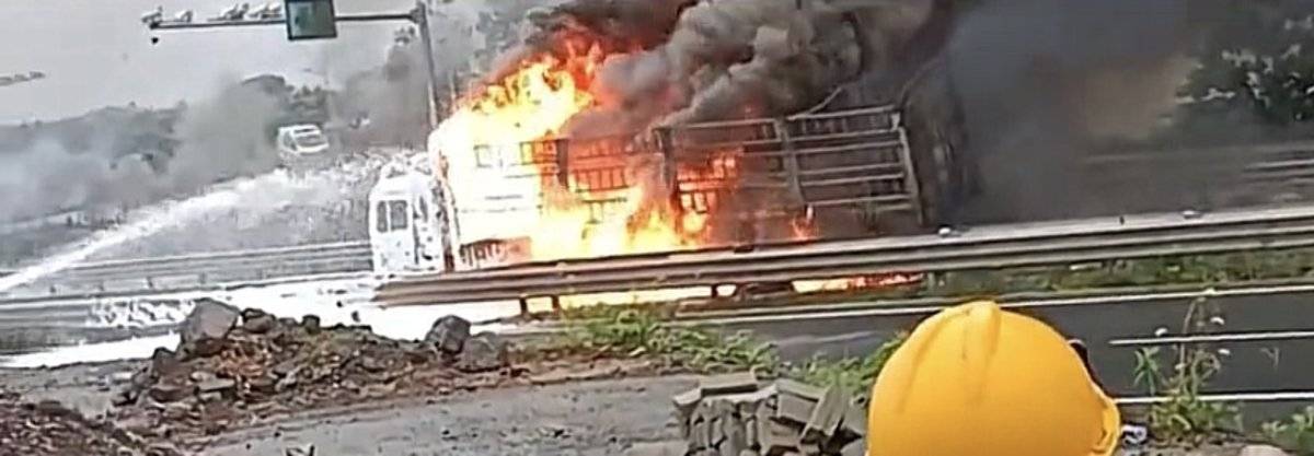 6死2伤！浙江龙游发生5车追尾事故