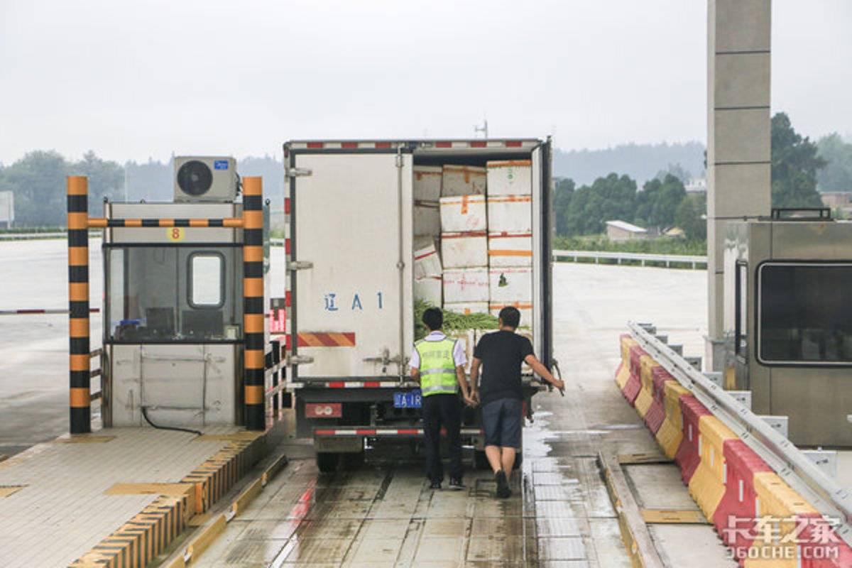 '1天仅休息1小时'&nbsp;绿通卡友彻夜'狂奔'